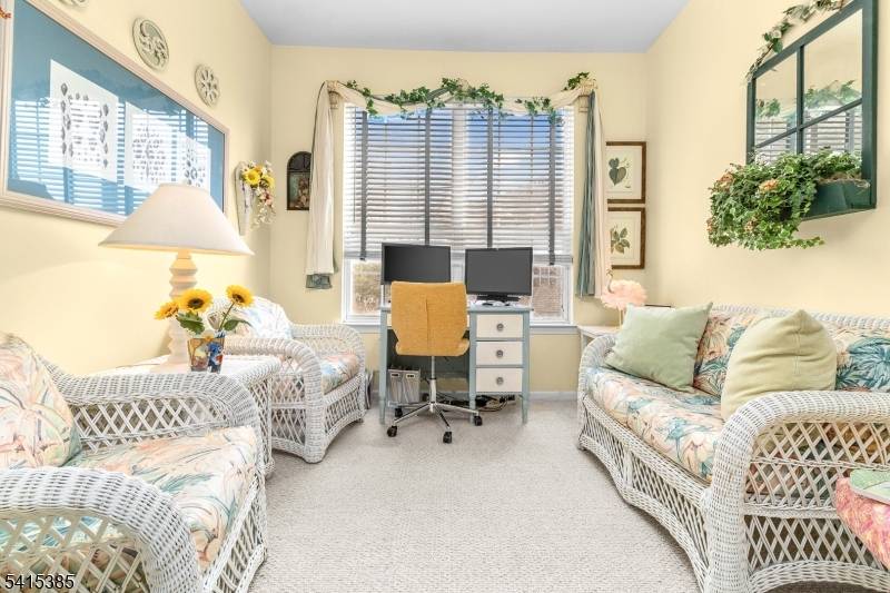 20 Chesterfield Ct, Raritan Twp., NJ 08822