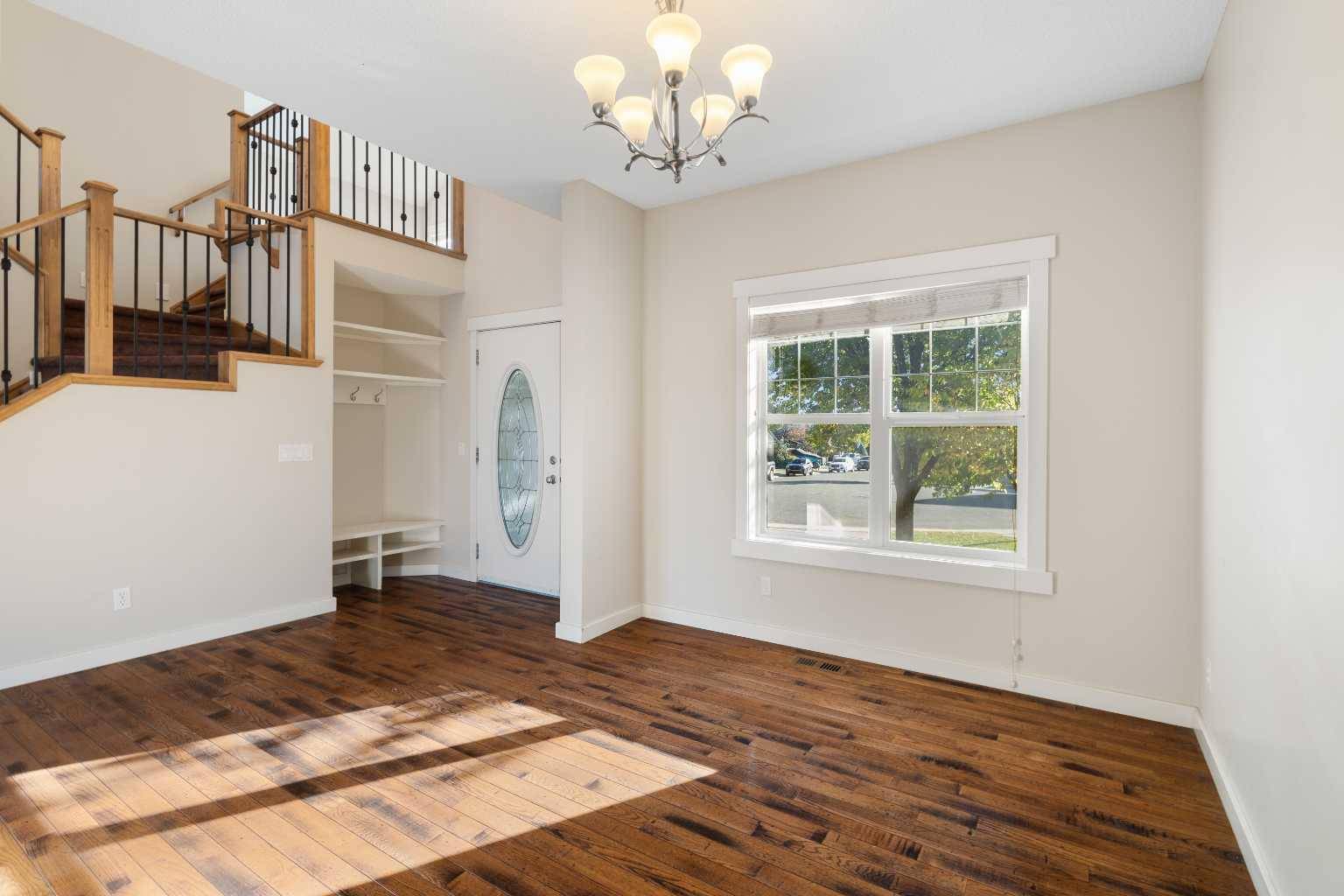 139 Coopers HL SW, Airdrie, AB T4B 0B9