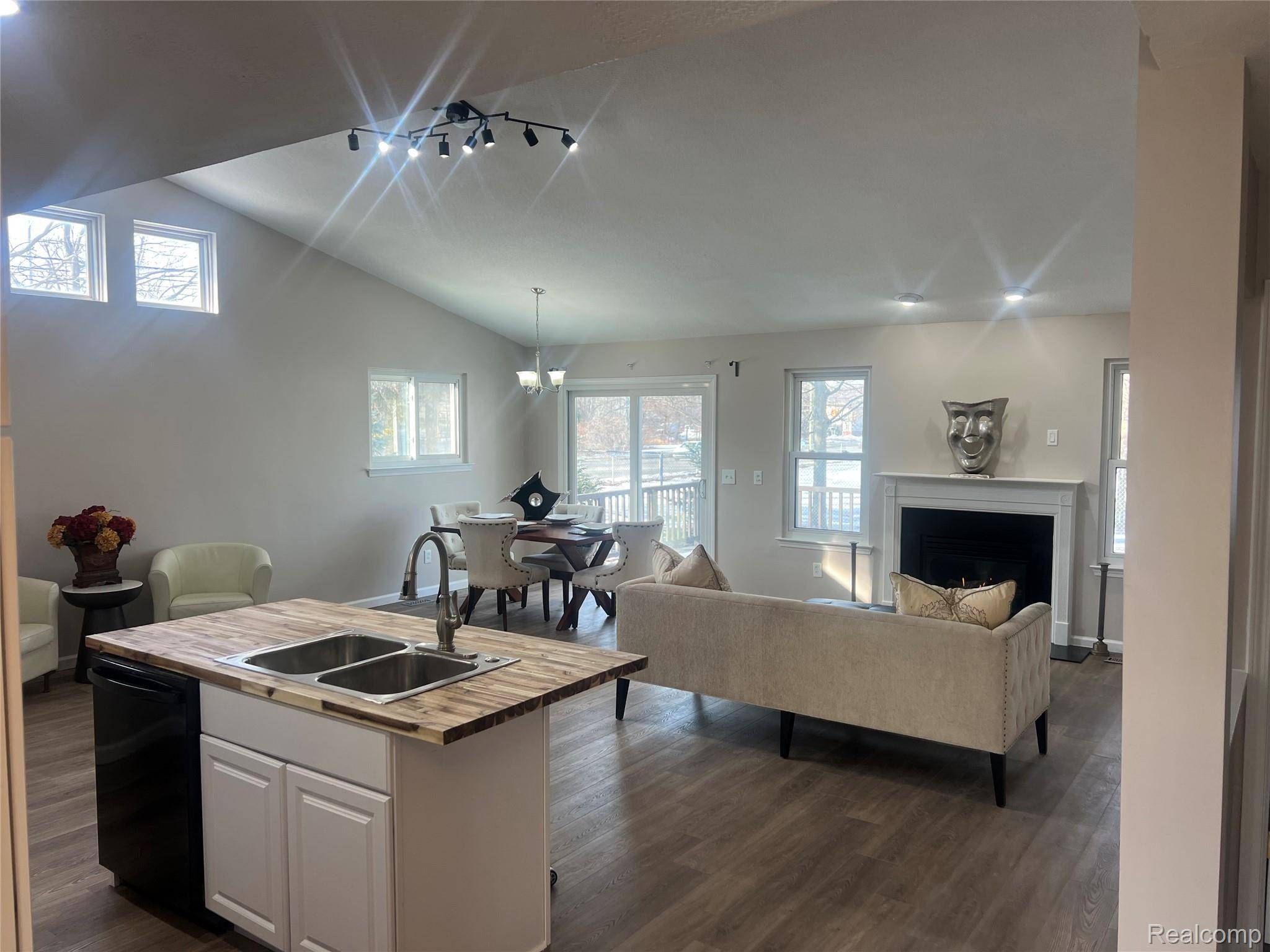 37378 Amhurst DR, Westland, MI 48185