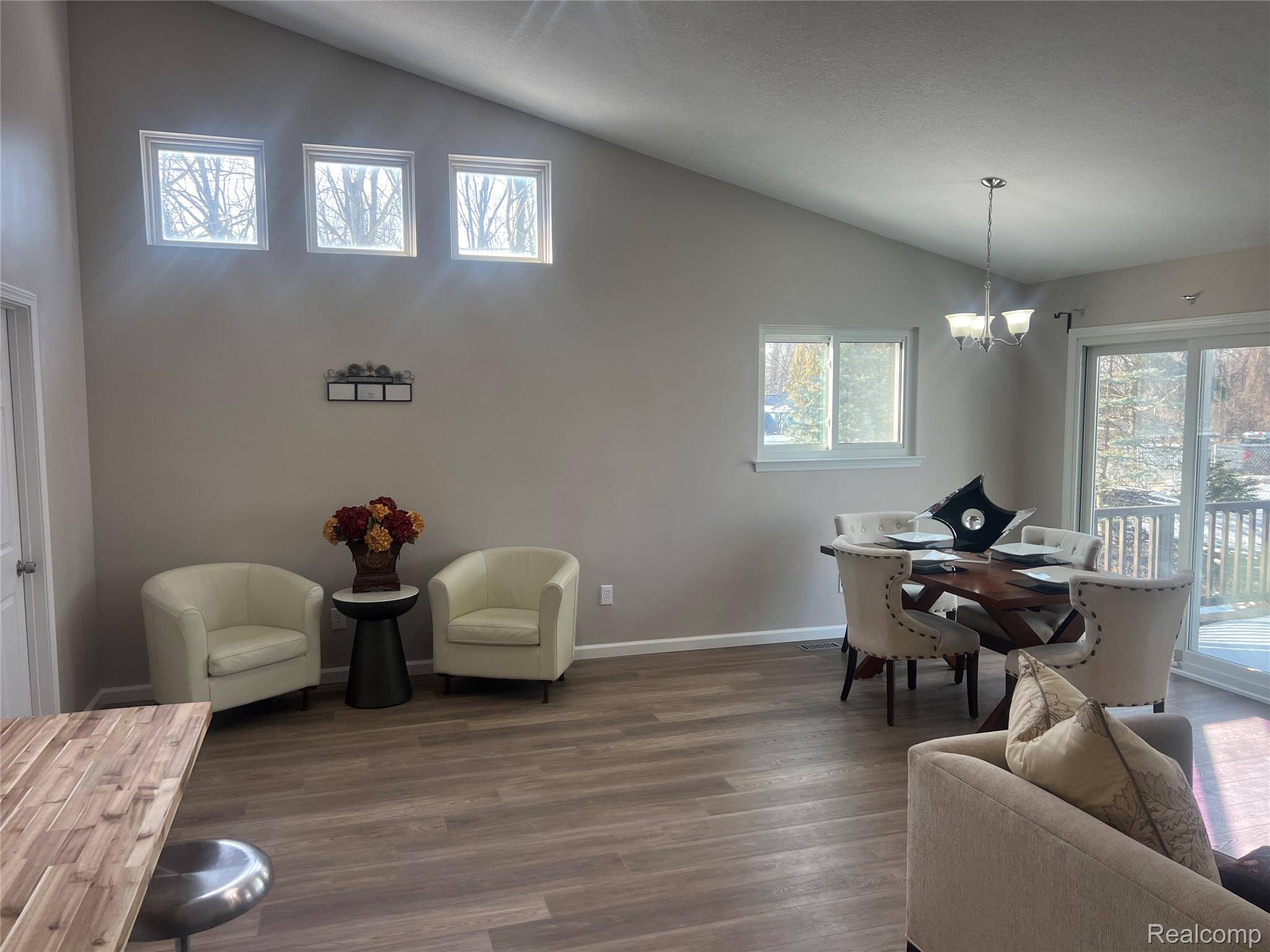 37378 Amhurst DR, Westland, MI 48185