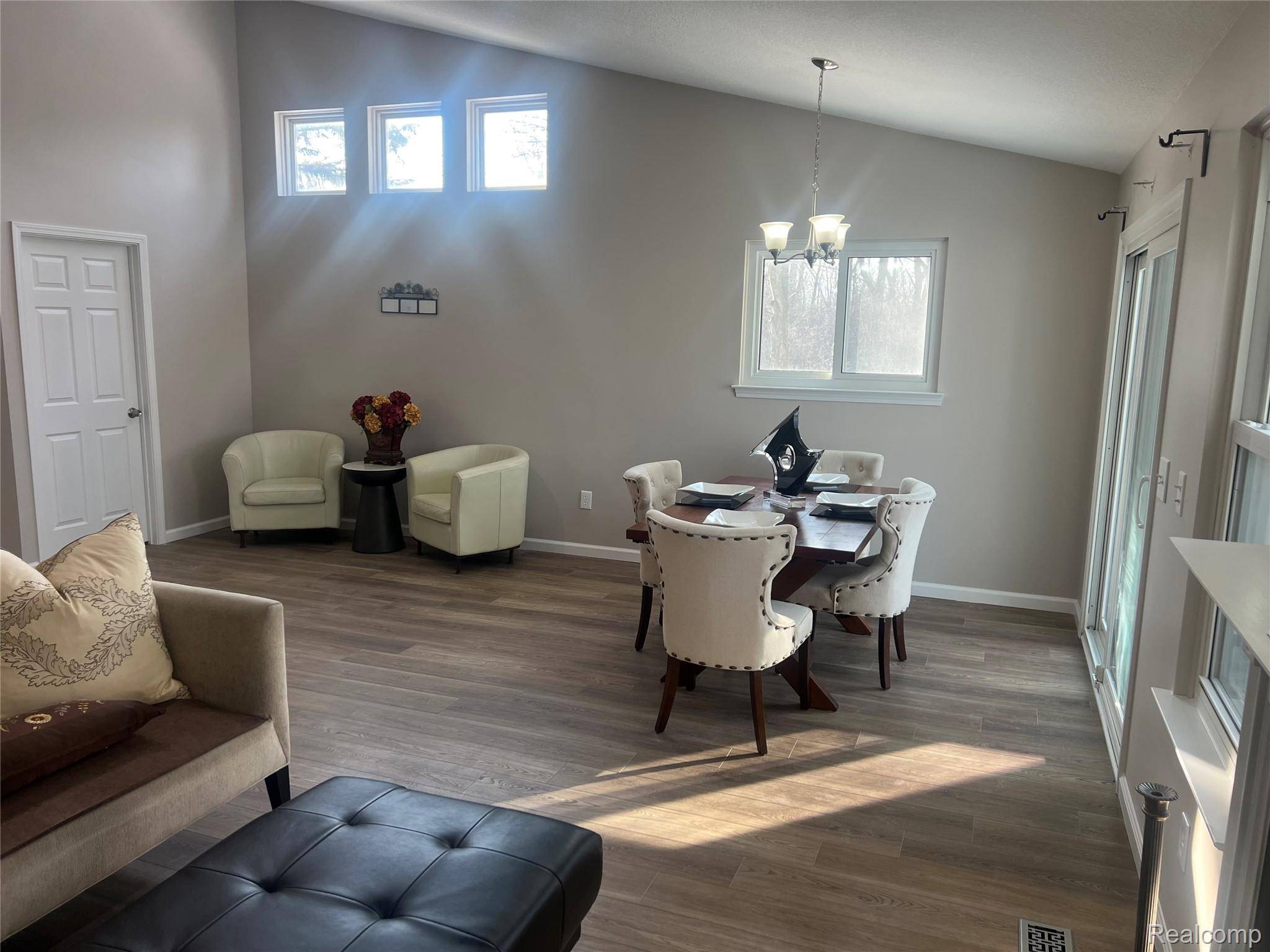 37378 Amhurst DR, Westland, MI 48185