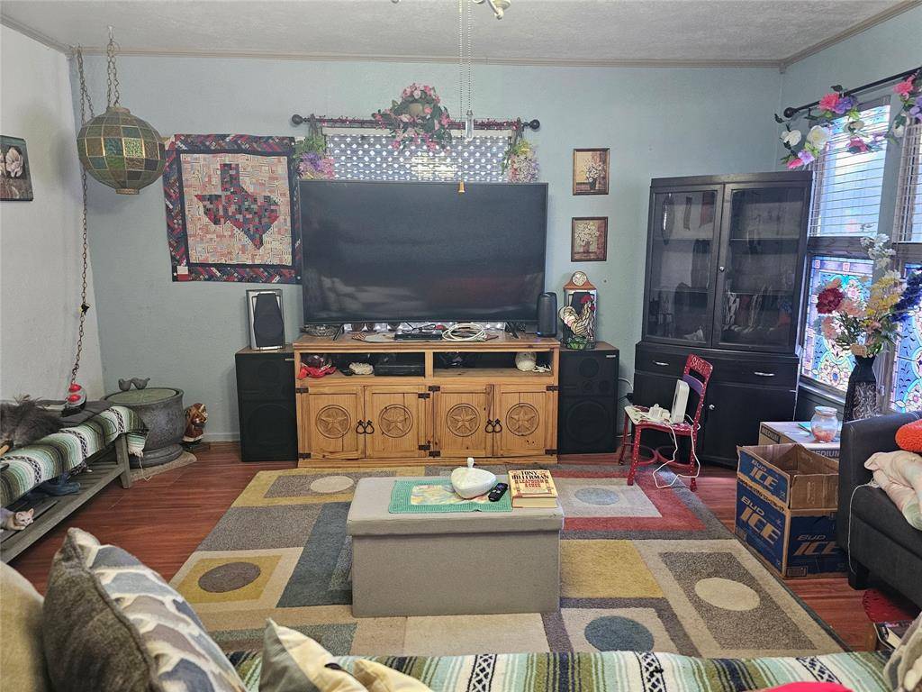 645 NW 10th Street, Grand Prairie, TX 75050