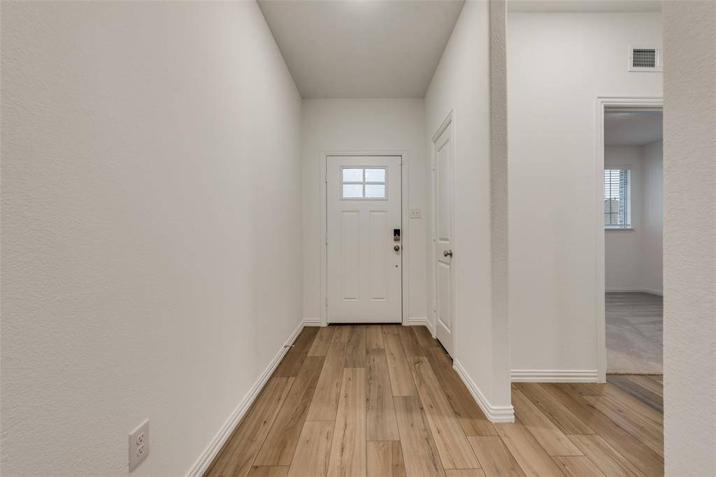 917 Dustwood Drive, Fort Worth, TX 76052