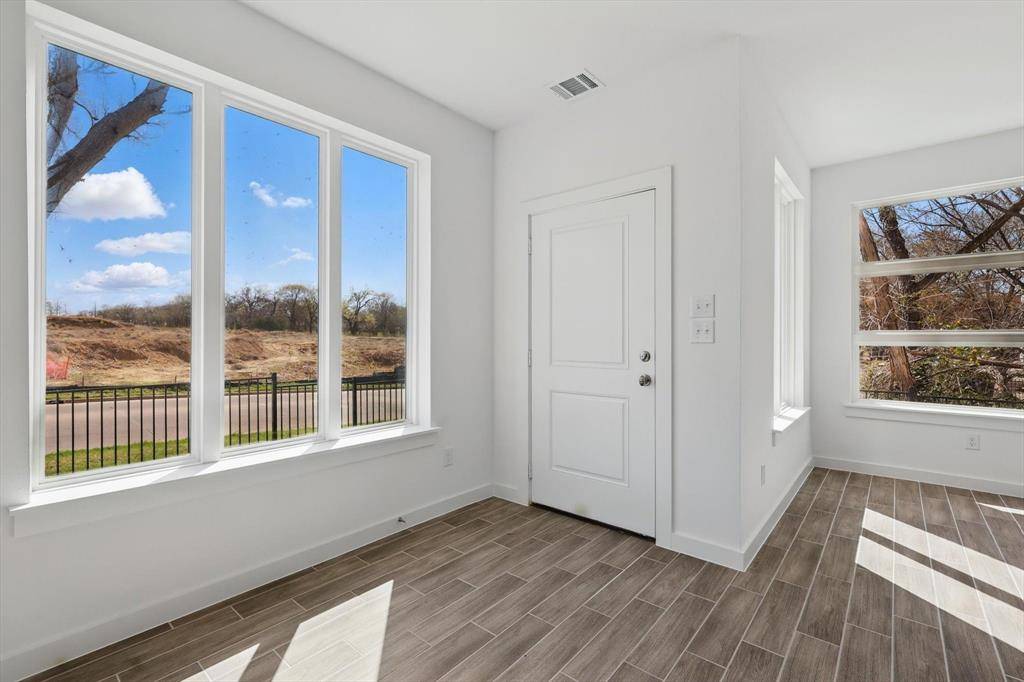 306 Oakbend Drive, Lewisville, TX 75067