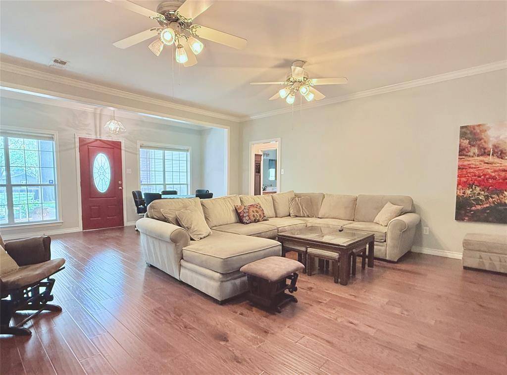 120 Modoc Trail, Lake Kiowa, TX 76240