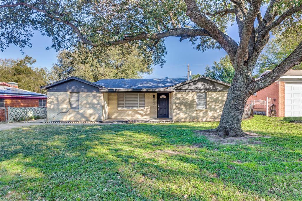 8552 Gibbs Drive, White Settlement, TX 76108