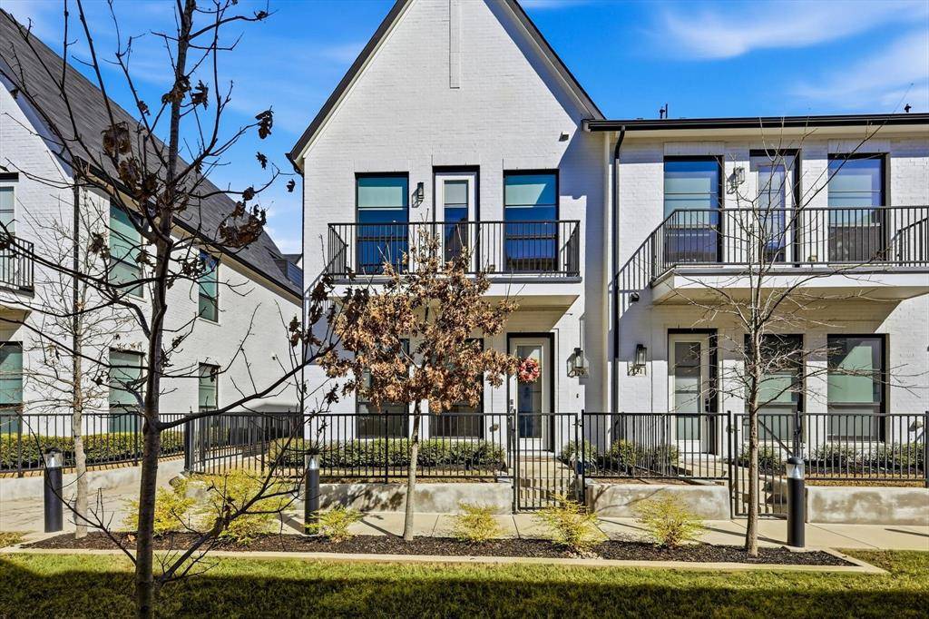 129 Garden Court E, Arlington, TX 76013