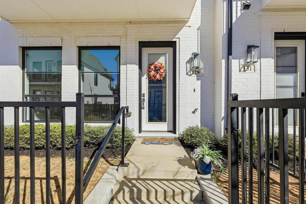 129 Garden Court E, Arlington, TX 76013