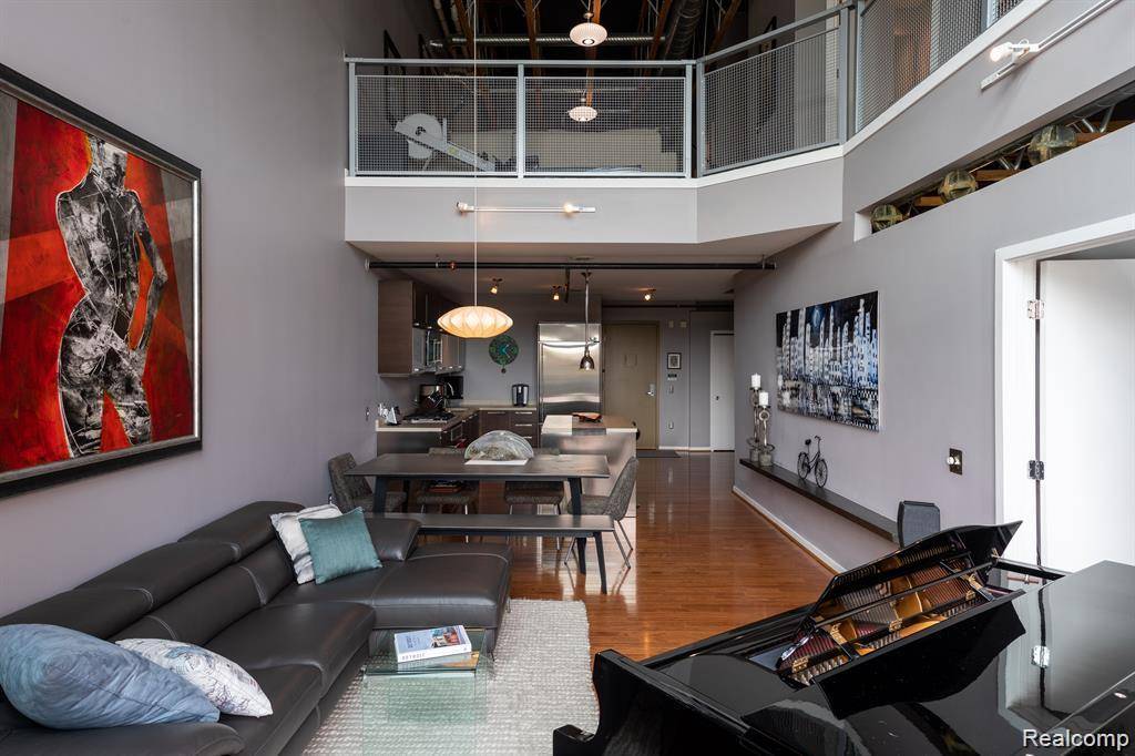 111 N MAIN ST #303, Royal Oak, MI 48067