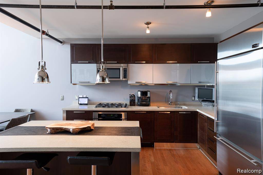 111 N MAIN ST #303, Royal Oak, MI 48067