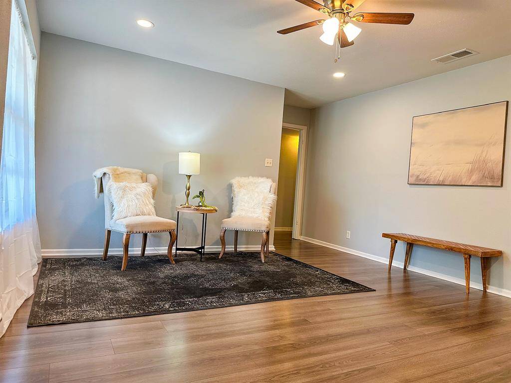 801 N Douglas Avenue, Cleburne, TX 76033