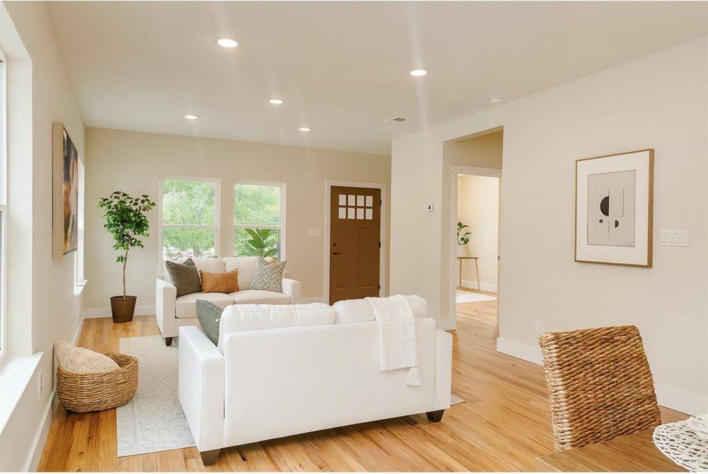 627 S Willomet Avenue, Dallas, TX 75208