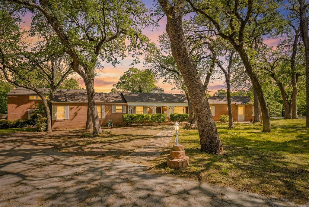 1504 Smilax Avenue, Fort Worth, TX 76111