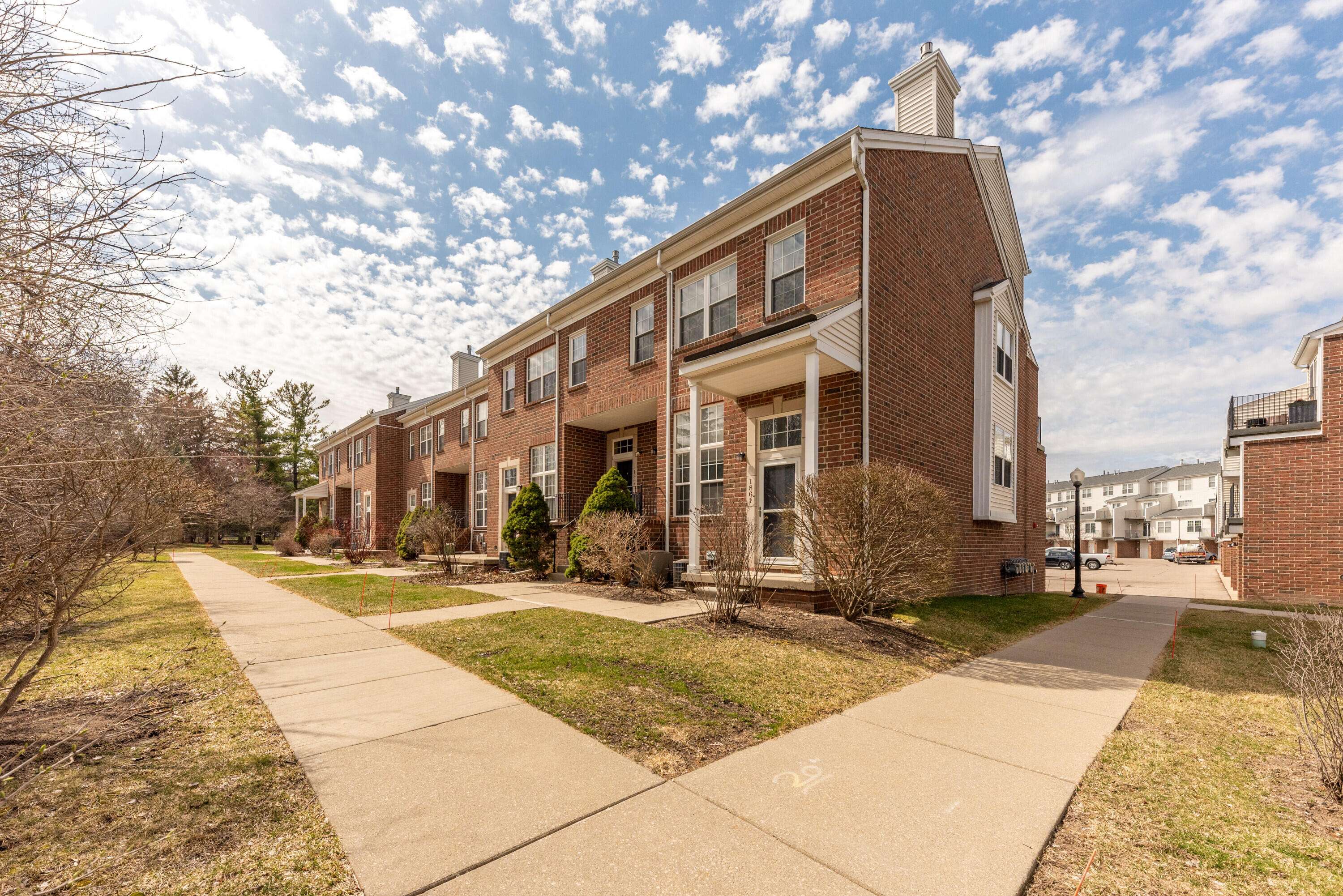 1867 Lindsay LN, Ann Arbor, MI 48104