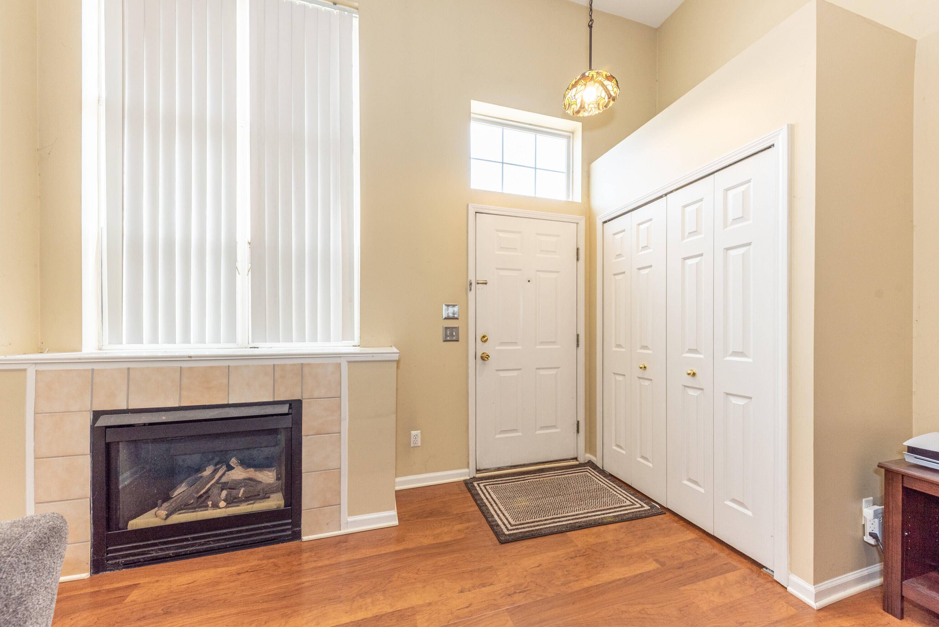 1867 Lindsay LN, Ann Arbor, MI 48104