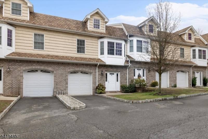 37 Bellows Ln, Montville Twp., NJ 07082