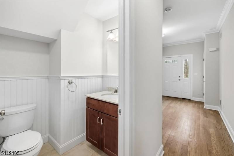 37 Bellows Ln, Montville Twp., NJ 07082