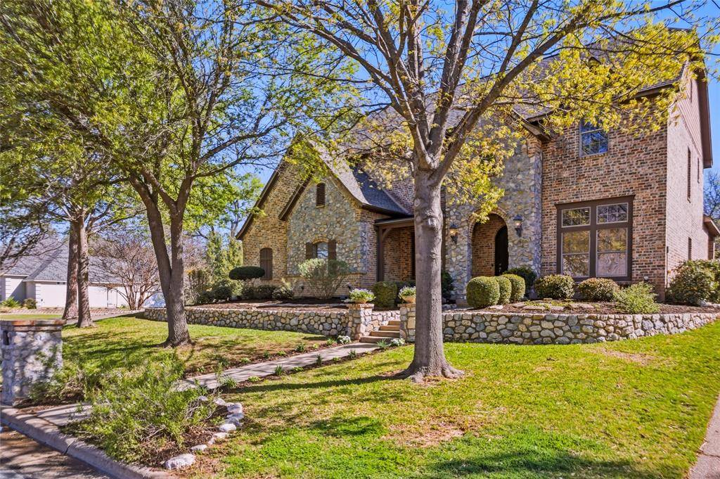 1833 Southpark Drive, Arlington, TX 76013