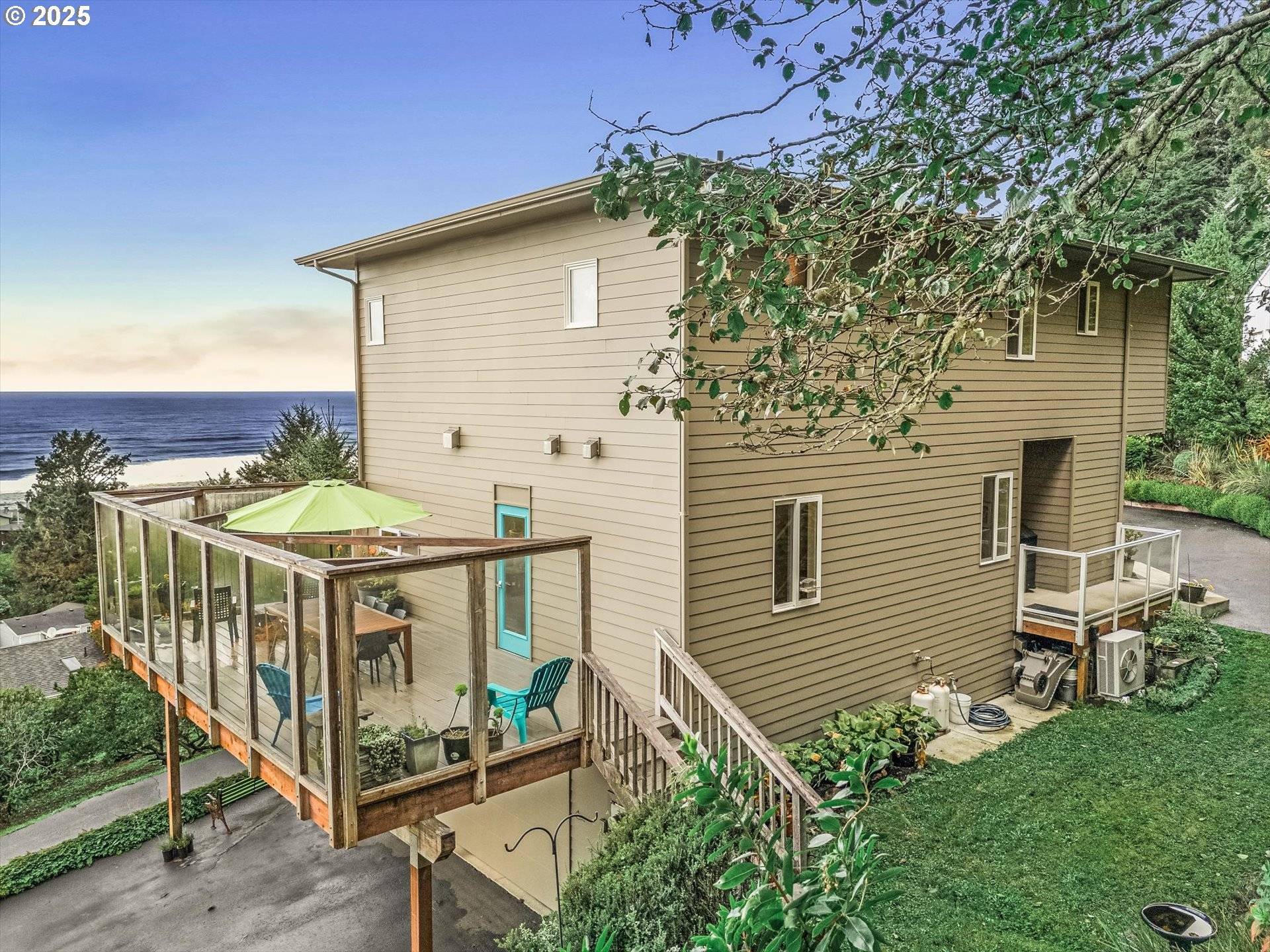 121 GREENHILL DR, Yachats, OR 97498