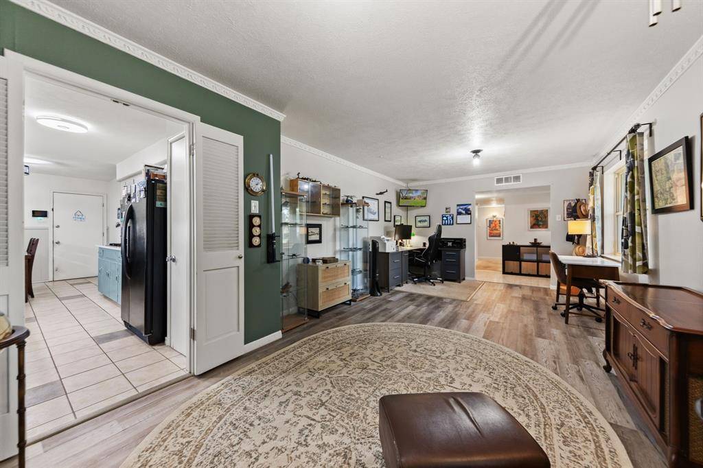 8309 Londonderry Lane, Dallas, TX 75228