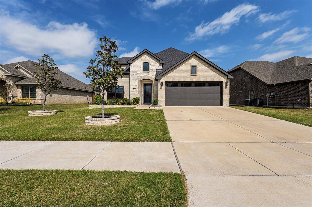 279 Moonshadow Drive, Waxahachie, TX 75165