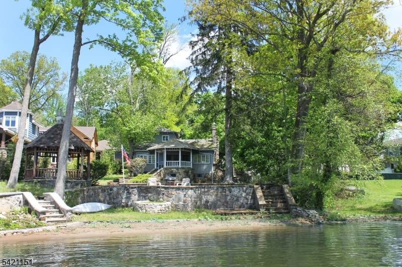 221 S New Jersey Ave, Jefferson Twp., NJ 07849