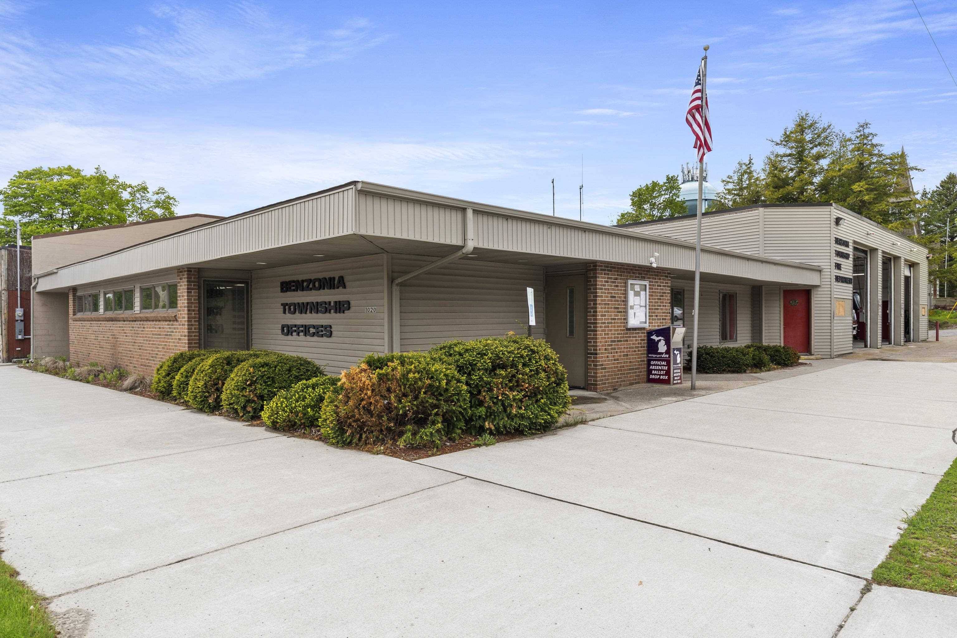 1020 Michigan AVE, Benzonia Twp, MI 49616