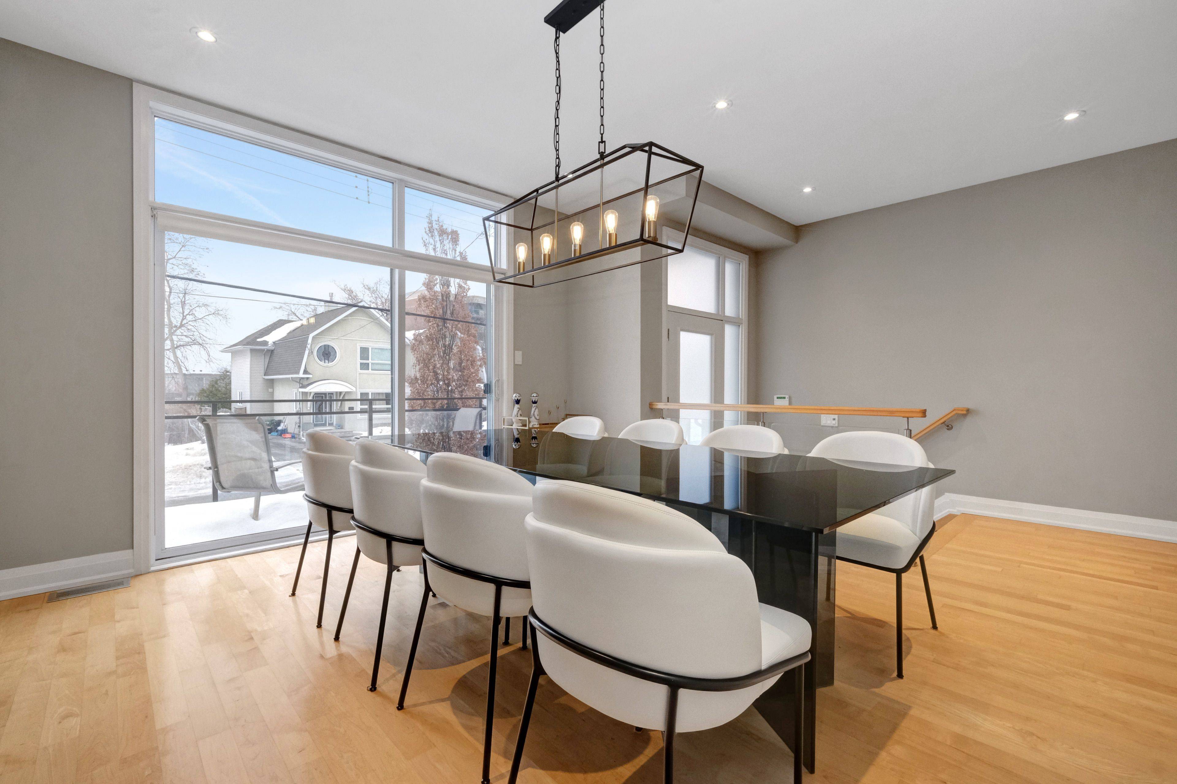 376C Wilmont AVE, Carlingwood - Westboro And Area, ON K2A 0B1