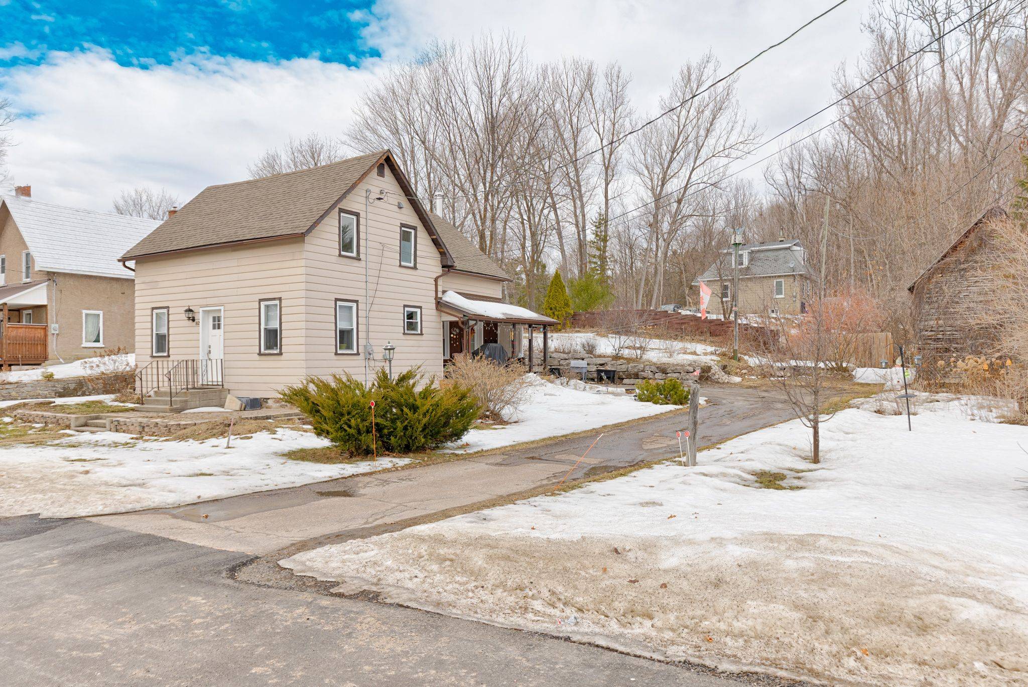 82 Bonnechere ST E, Bonnechere Valley, ON K0J 1T0