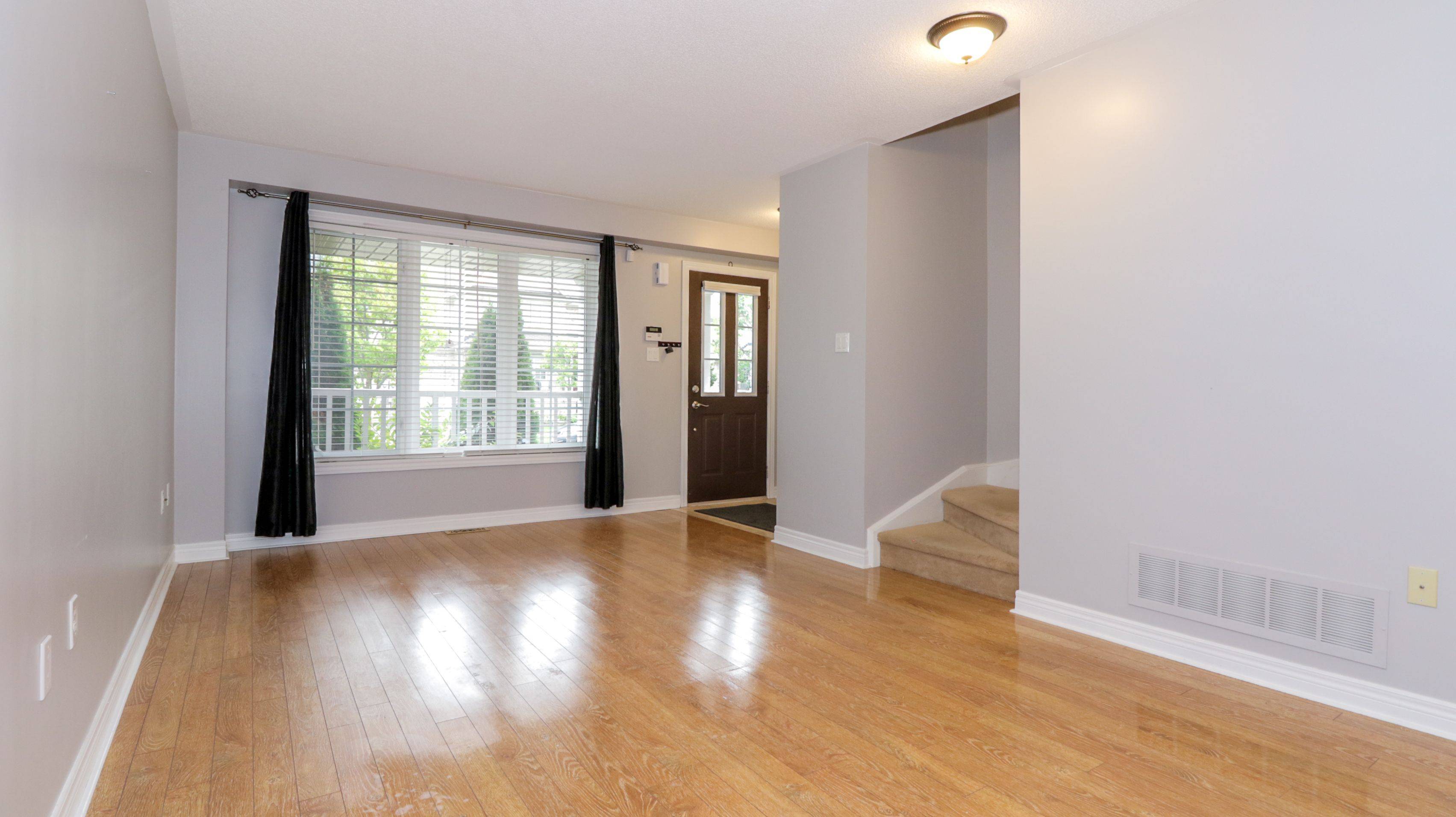 116 Thrushwood DR, Barrie, ON L4N 0Z1