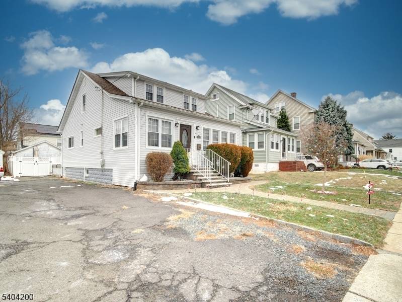 833 Cleveland Ave, Elizabeth City, NJ 07208