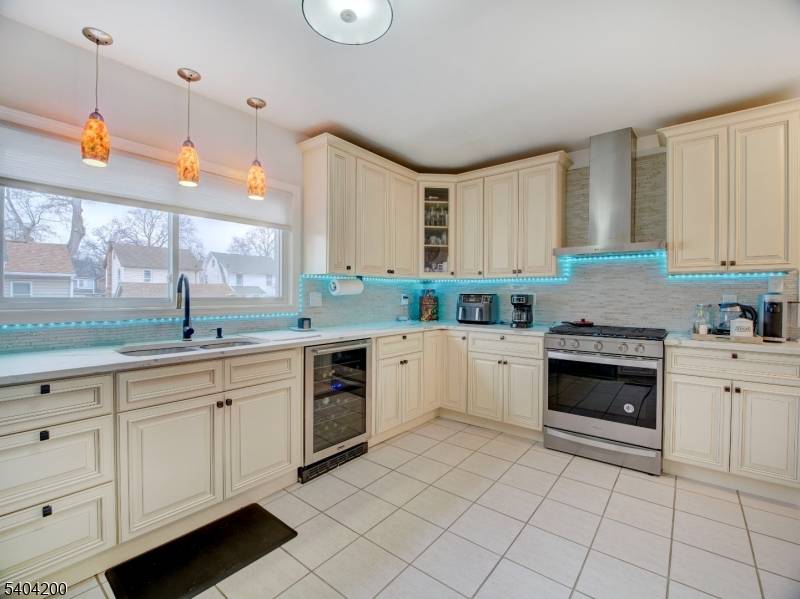 833 Cleveland Ave, Elizabeth City, NJ 07208