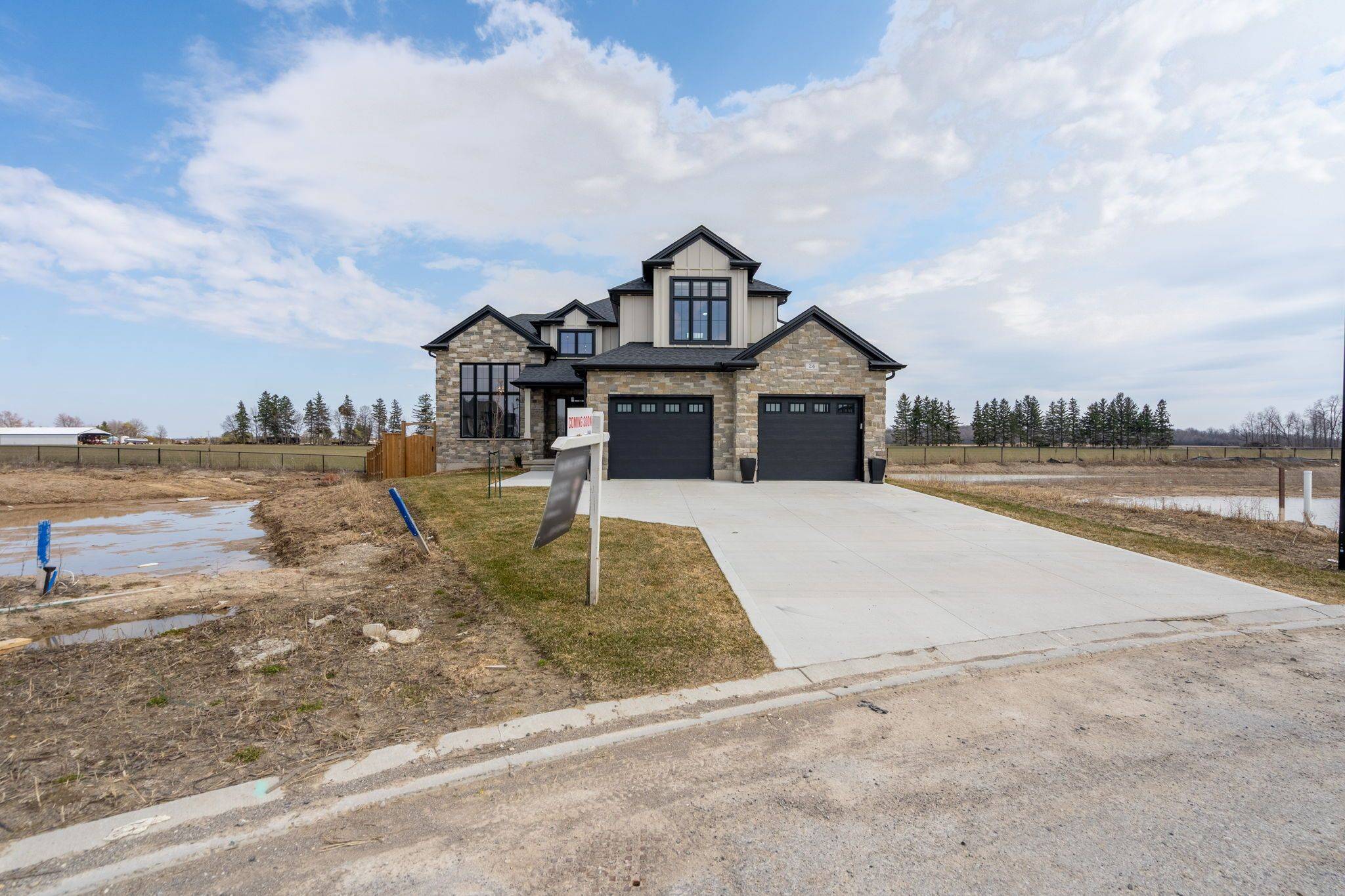 24 Postma CRES, North Middlesex, ON N0M 1A0