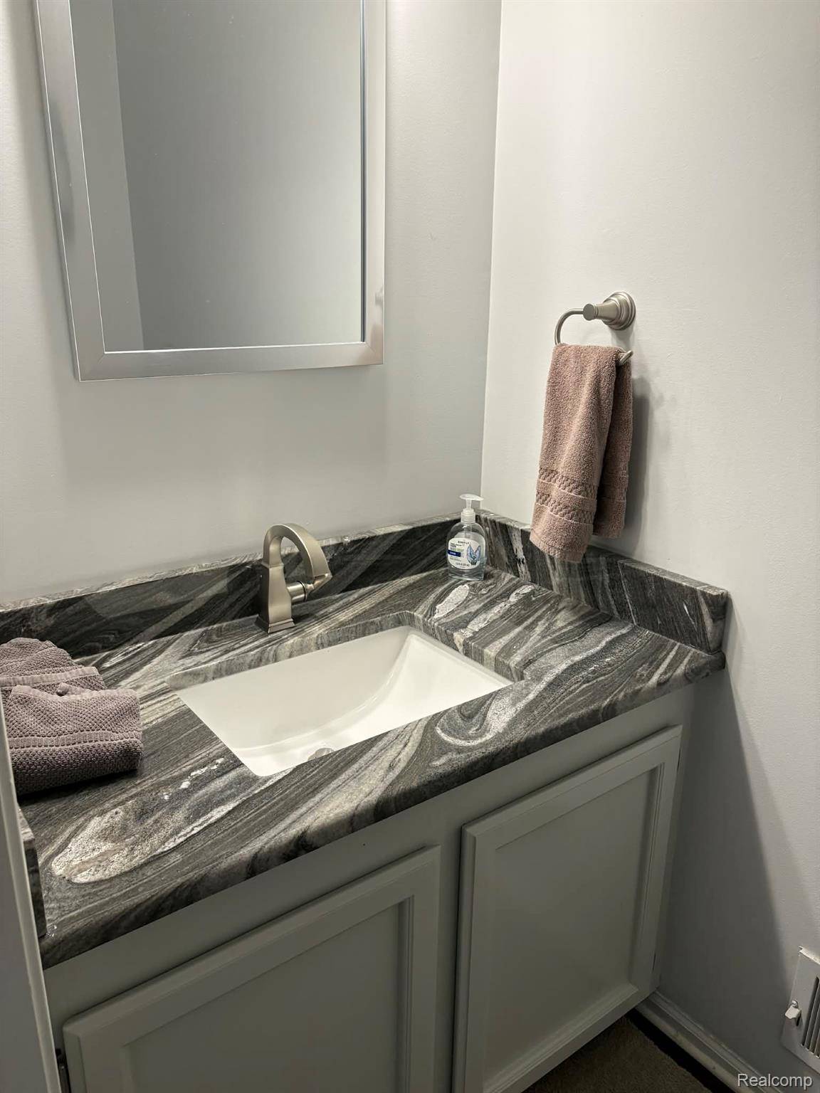 36 Parkplace S, Allen Park, MI 48101