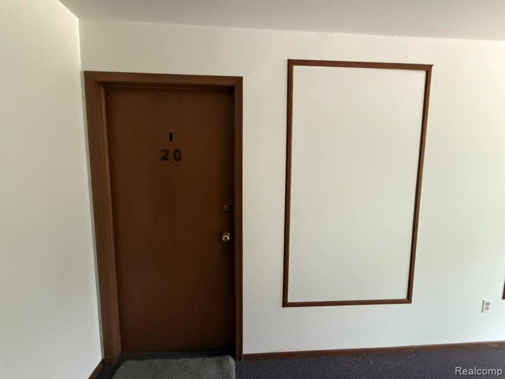 19585 Masonic BLVD #21, Roseville, MI 48066