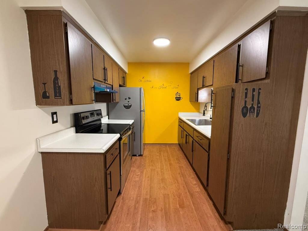 19585 Masonic BLVD #21, Roseville, MI 48066