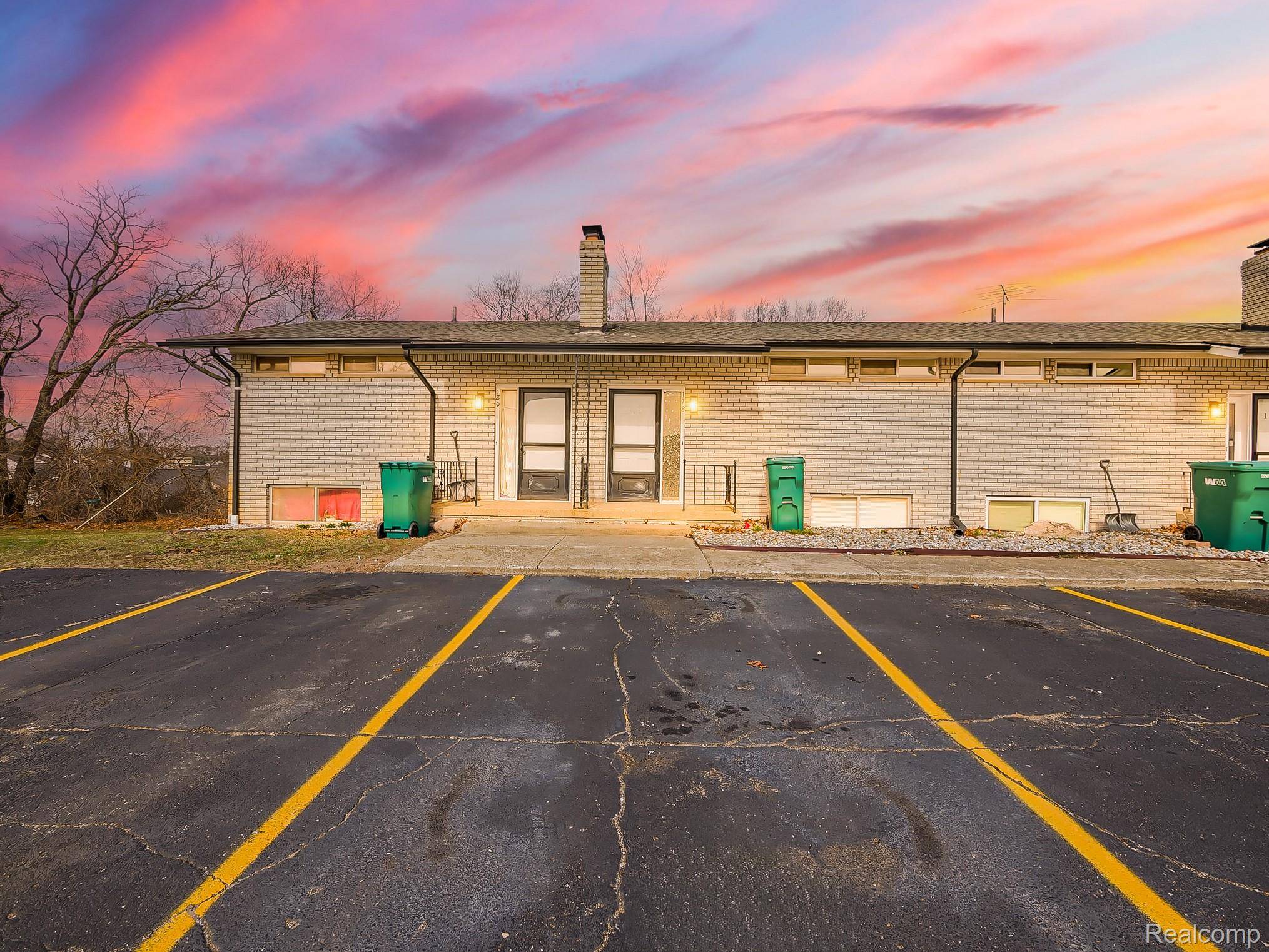 178 Summit View CT, White Lake Charter Township, MI 48386