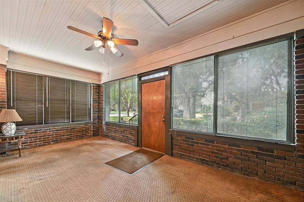 1042 N Clinton Avenue, Dallas, TX 75208