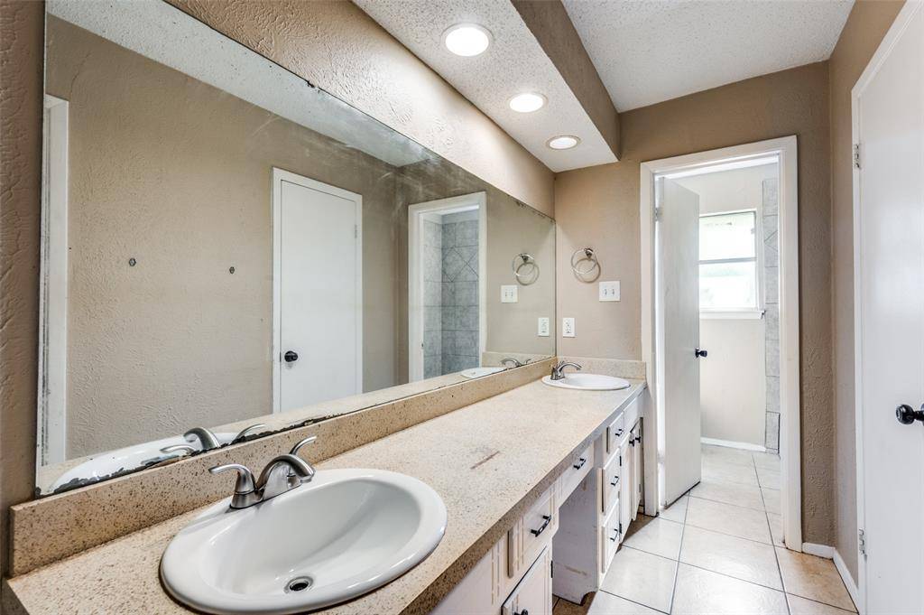 2102 E Timberview Lane, Arlington, TX 76014