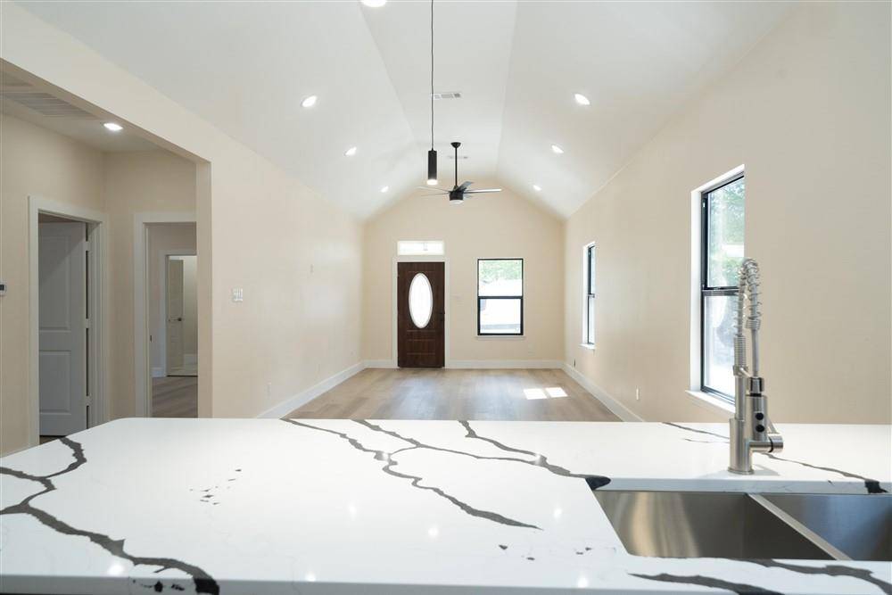 643 Rayenell Avenue, Dallas, TX 75217