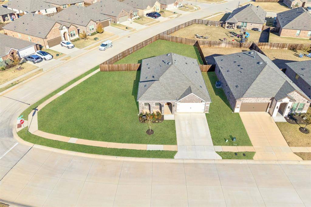 3260 Hunters Glen Drive, Aubrey, TX 76227