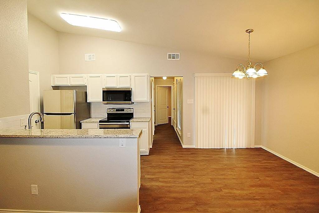 6620 S Creek Drive, Fort Worth, TX 76133