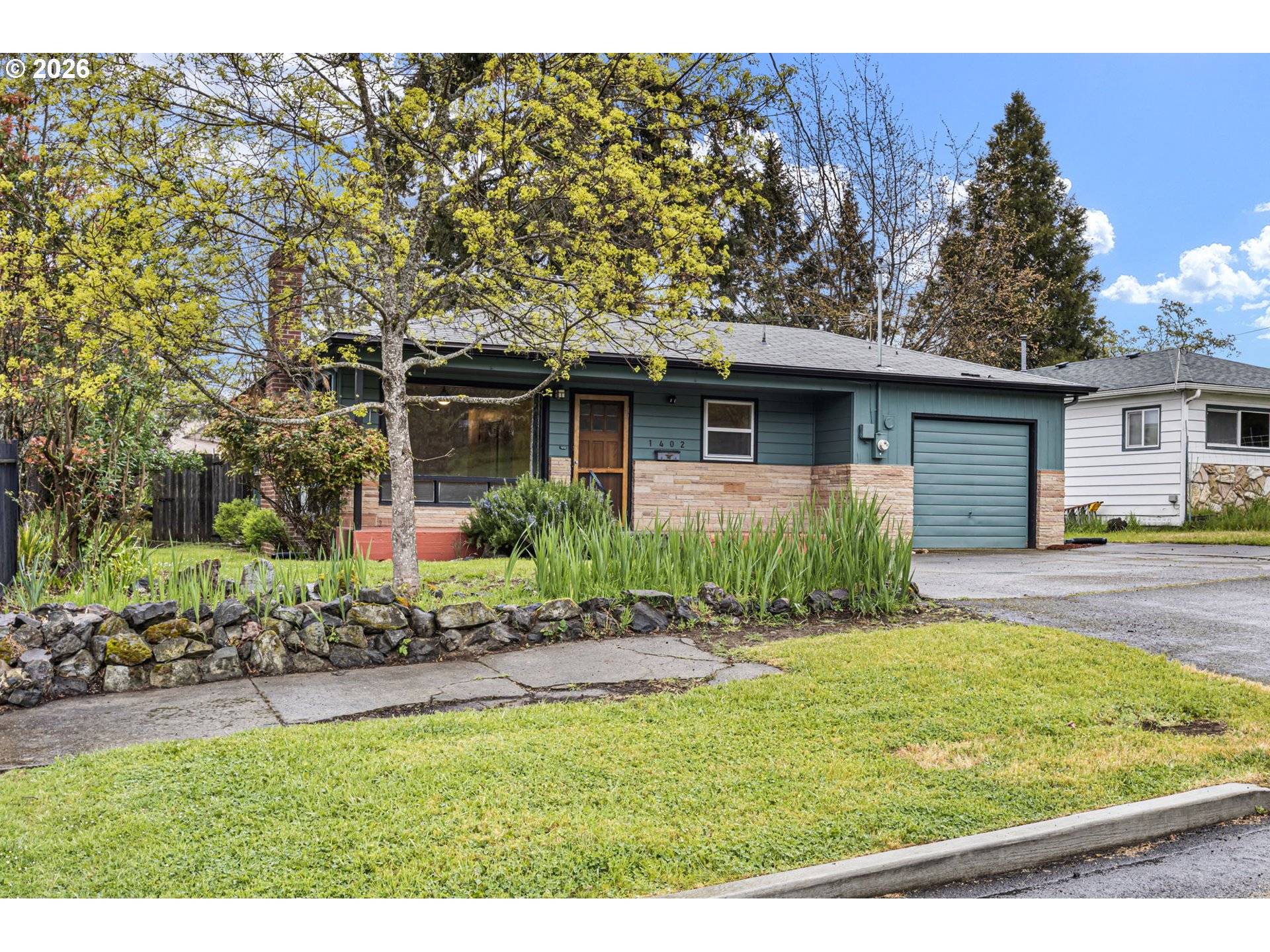 1402 SE COURT AVE, Roseburg, OR 97470