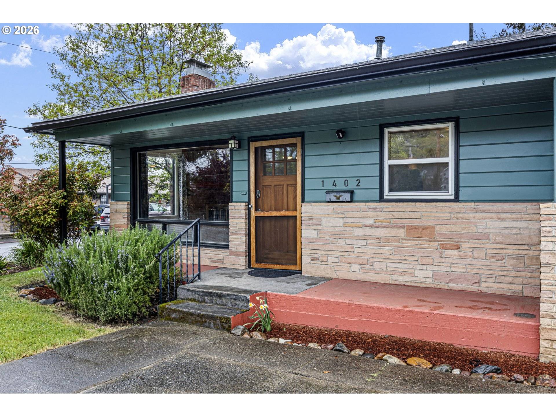 1402 SE COURT AVE, Roseburg, OR 97470