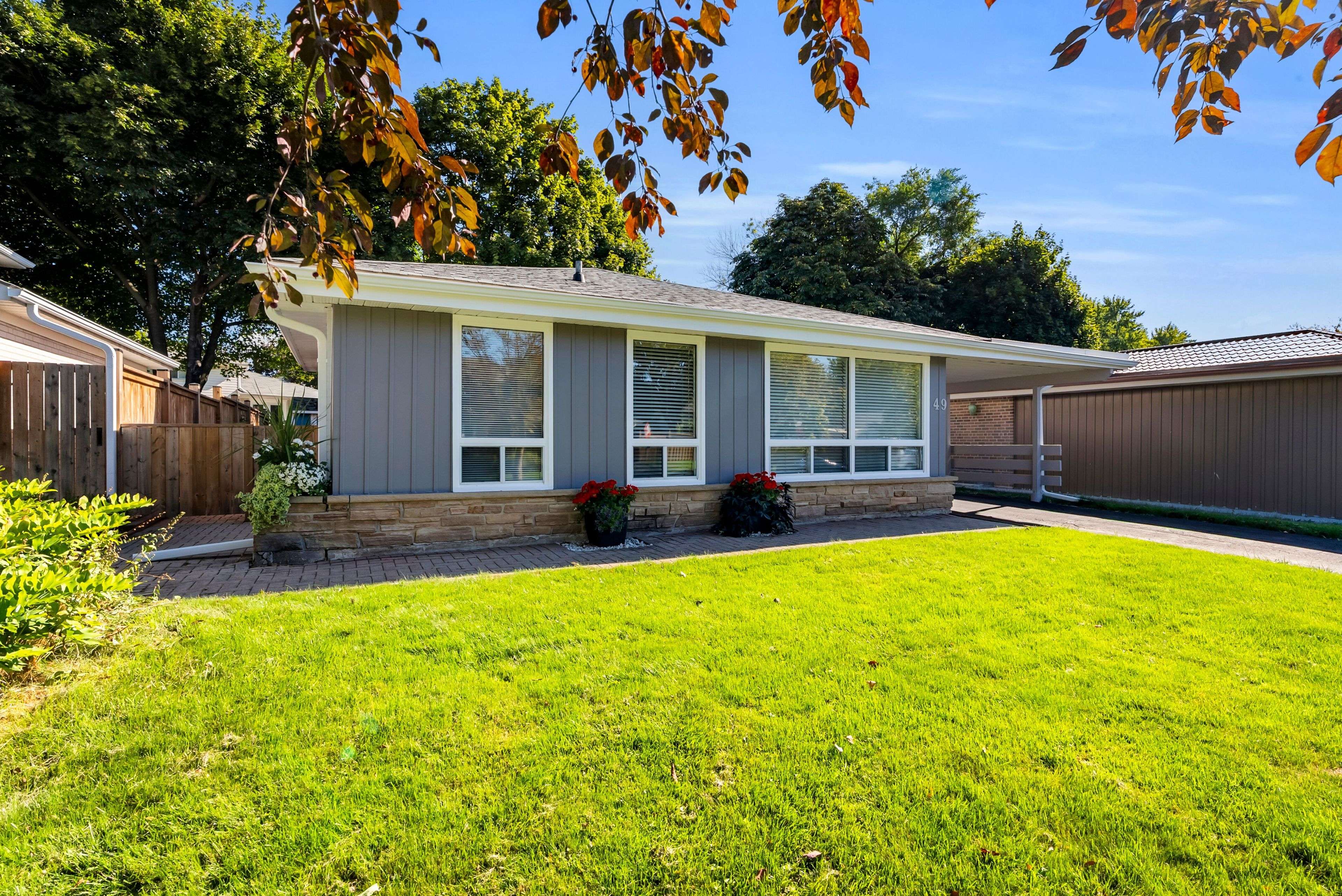 49 Harper RD, Brampton, ON L6W 2W7