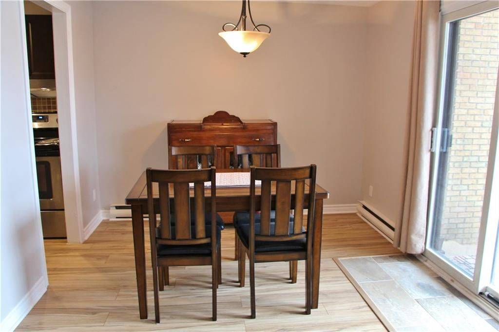 14 Sweetbriar CIR #4, Barrhaven, ON K2J 2K4