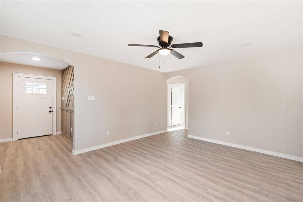 211 Garlock Street, Wilmer, TX 75172