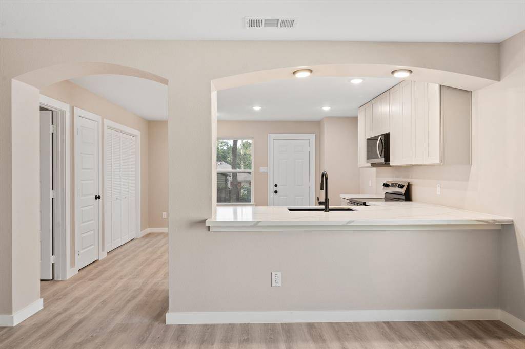 211 Garlock Street, Wilmer, TX 75172