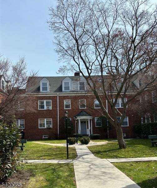 735 Elm Ave, Teaneck Twp., NJ 07666