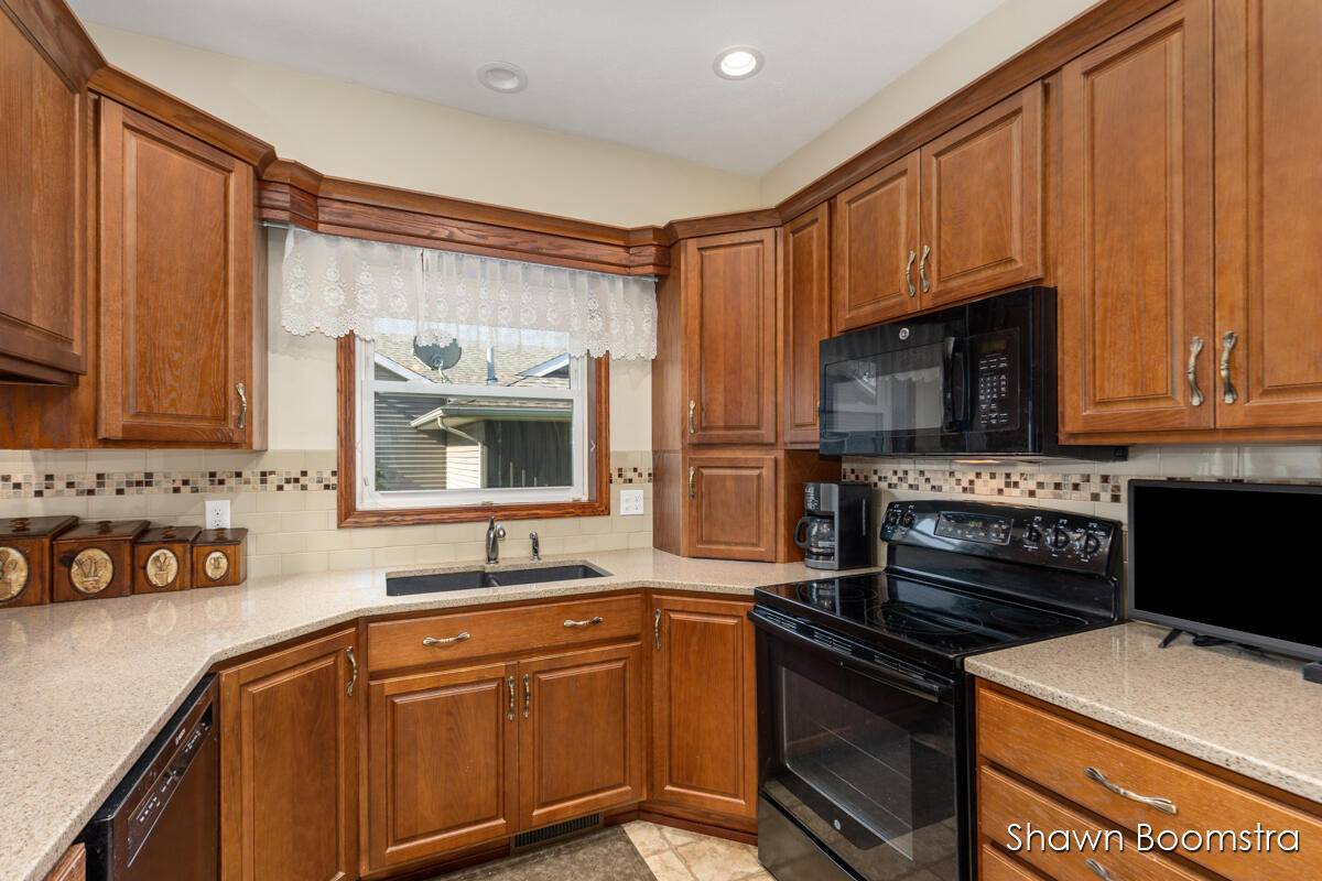 8105 Amber Crest DR SW, Byron Twp, MI 49315